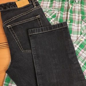 Black washed Tommy Hilfiger cropped jeans. Size 8.